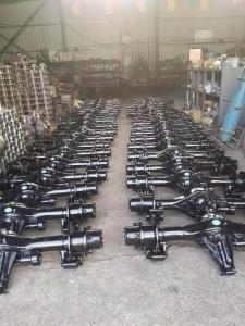 帶差速鎖的前后橋，鉗式剎車